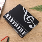 Černá složka na noty - houslový a basový klíč v bílé barvě
