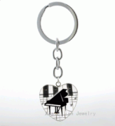 Přívěsek na klíče srdce - klavír