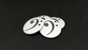Button kovová placka - s potiskem basový klíč