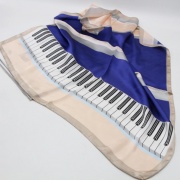 Šátek s potiskem klaviatura modro hnědá barva