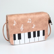 Dámská kabelka přes rameno s klaviaturou v růžové barvě