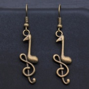 Náušnice - zavěšený houslový klíč na notě