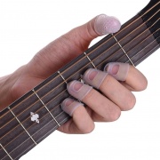 Silikonový chránič peřinek pro hráče pro kytaru nebo ukulele - šedá barva