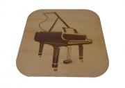 Dřevěný podtácek pod sklenici - klavír