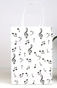 Bílá papírová taška s potiskem not