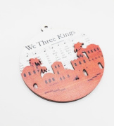Dřevěná kulatá ozdoba na stromeček We Three Kings - My tři králové