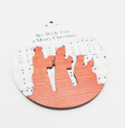 Dřevěná kulatá ozdoba na stromeček We Wish You a Merry Christmas - Přejeme vám veselé Vánoce