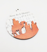 Dřevěná kulatá ozdoba na stromeček Away in a Manger - Pryč v jeslích